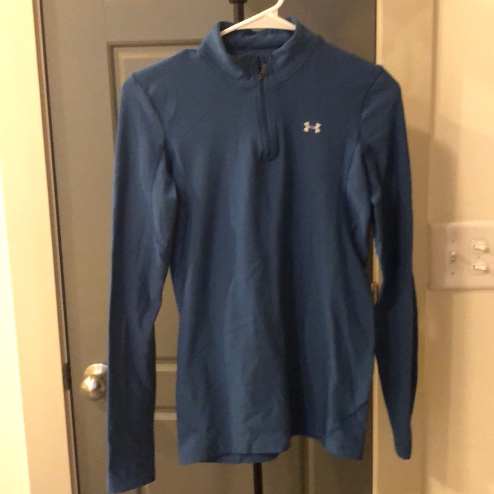 Warm and cute Under Amour women's sweatshirt